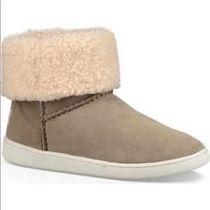 UGG♥️ Mika Classic Genuine Shearling Sneaker